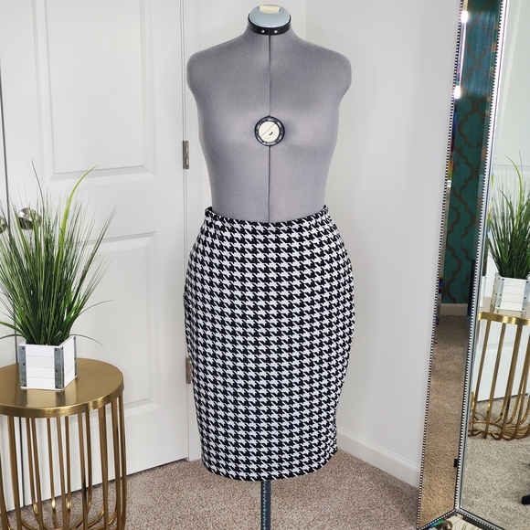 Express Dresses & Skirts - Express Women's Pencil Skirt, Black/White (Size L)